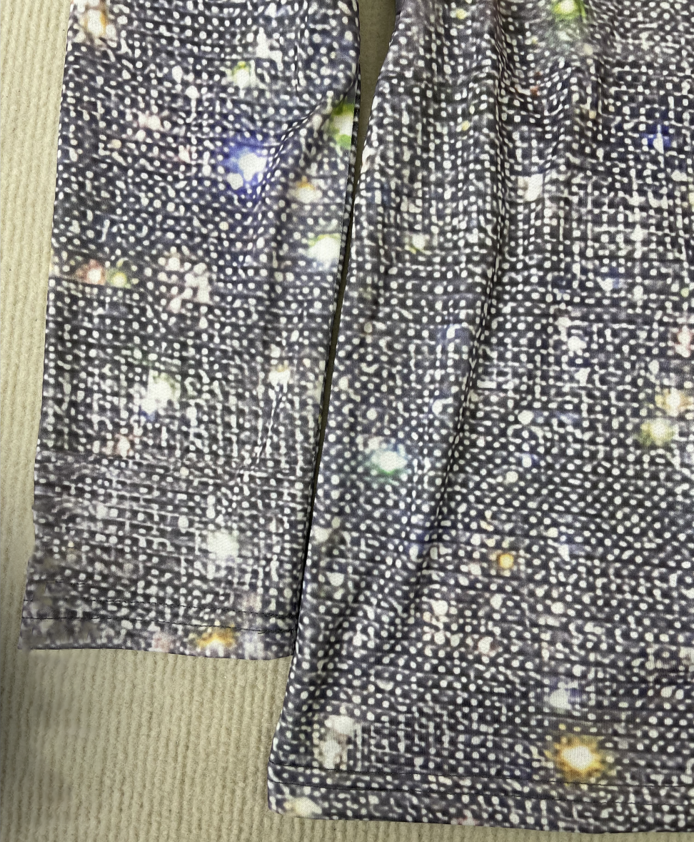 Elaina – Blusa brilhante com mangas longas