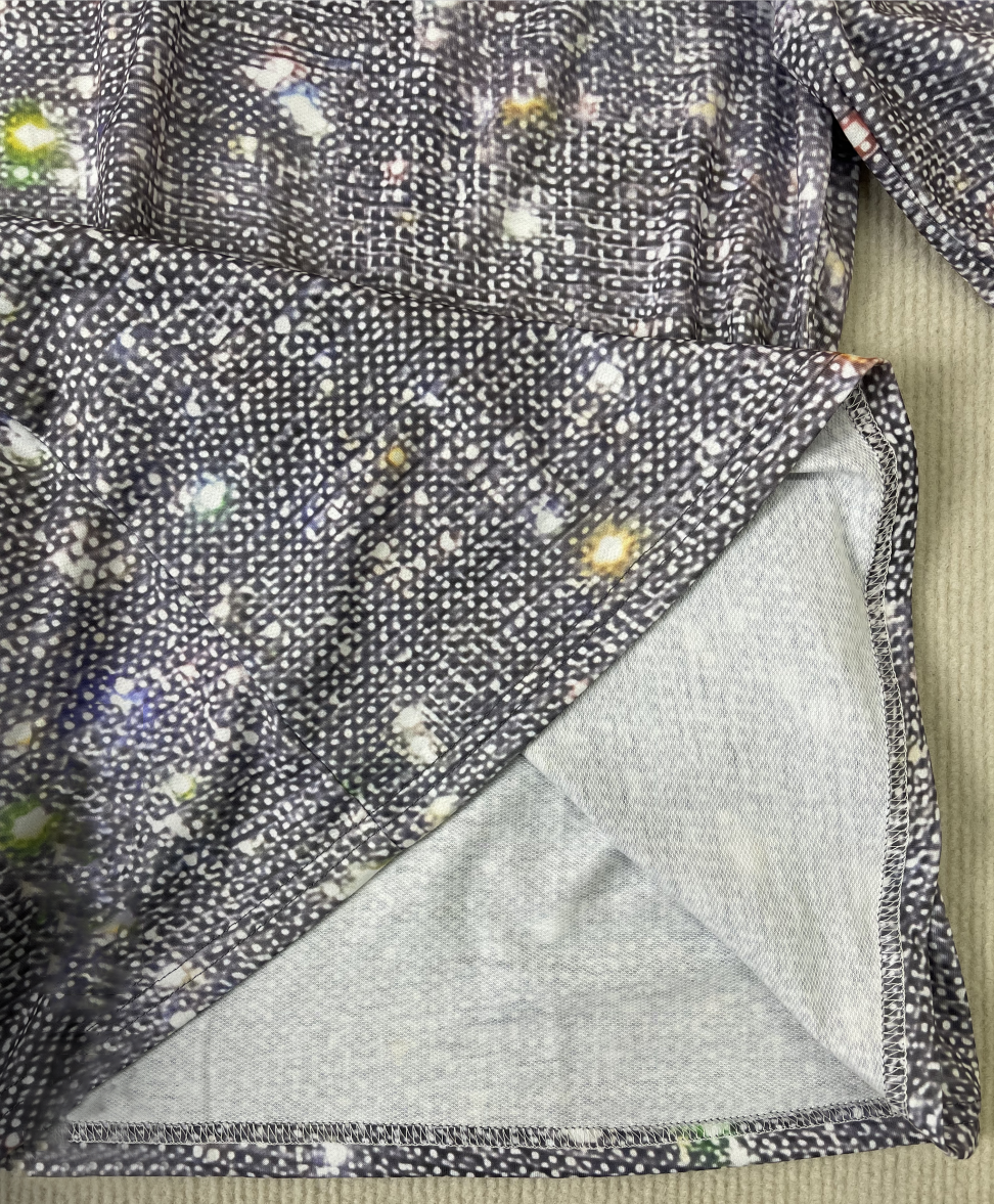 Elaina – Blusa brilhante com mangas longas