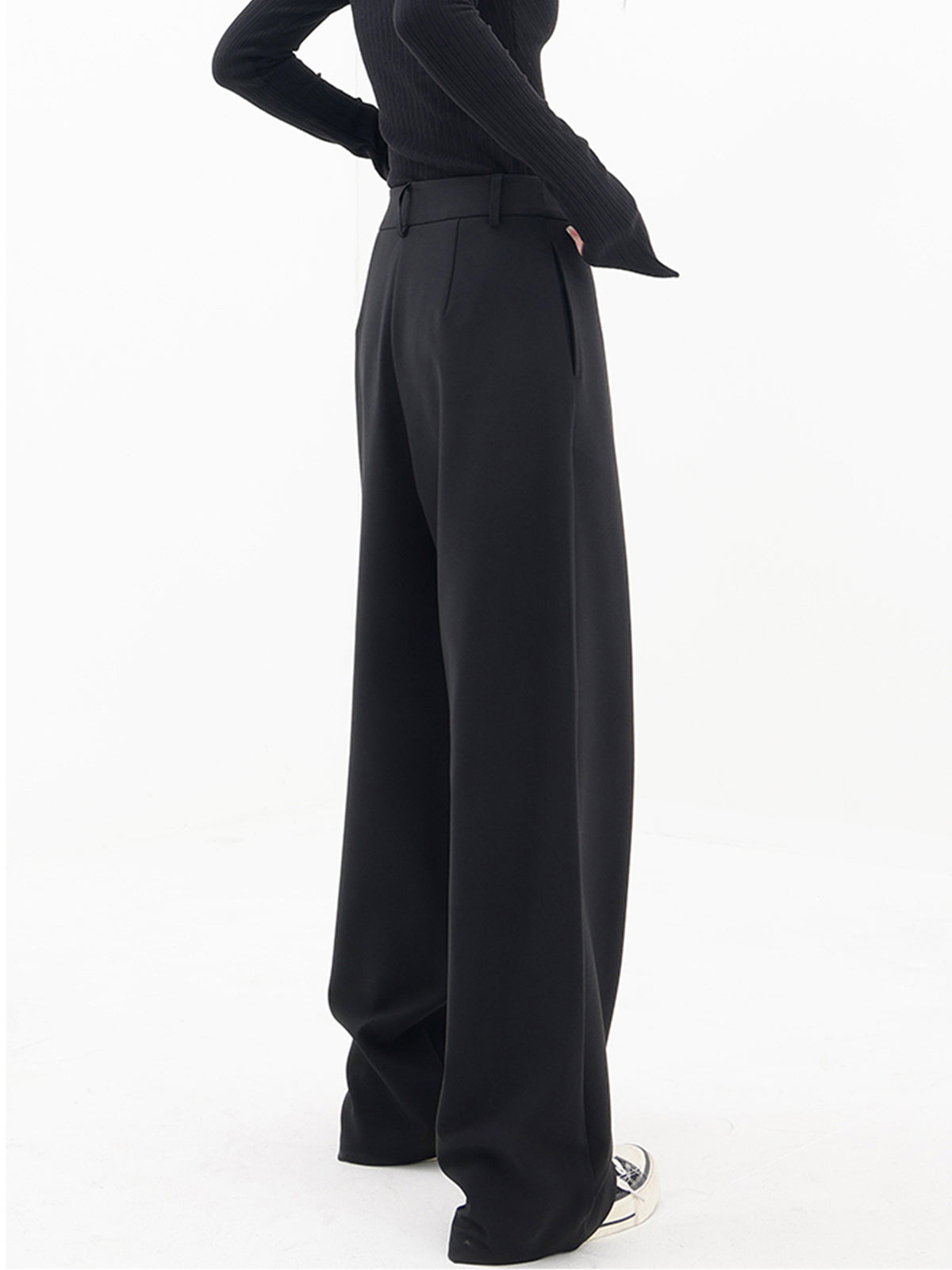 Thalia – Calça baggy assimétrica