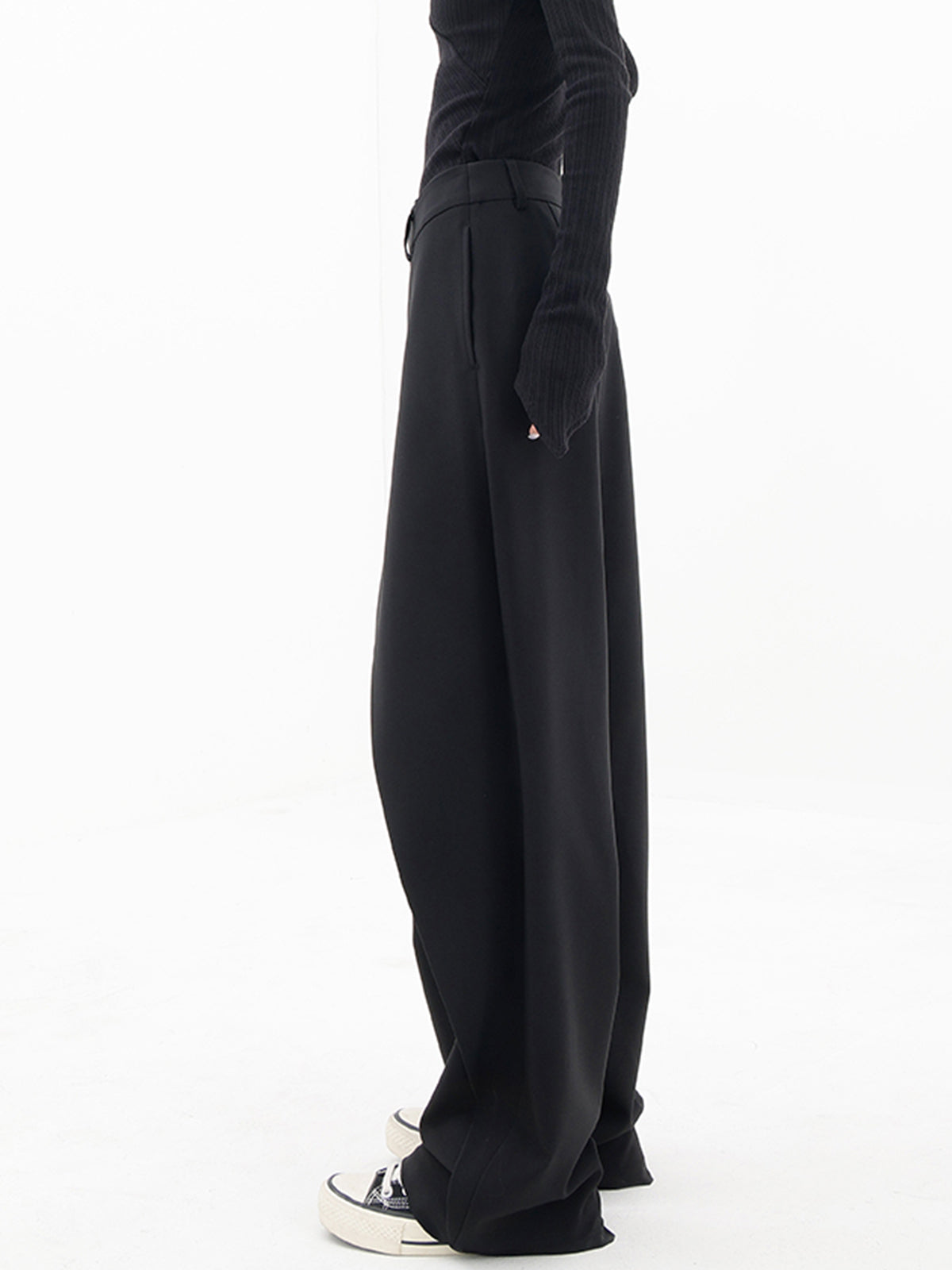 Thalia – Calça baggy assimétrica