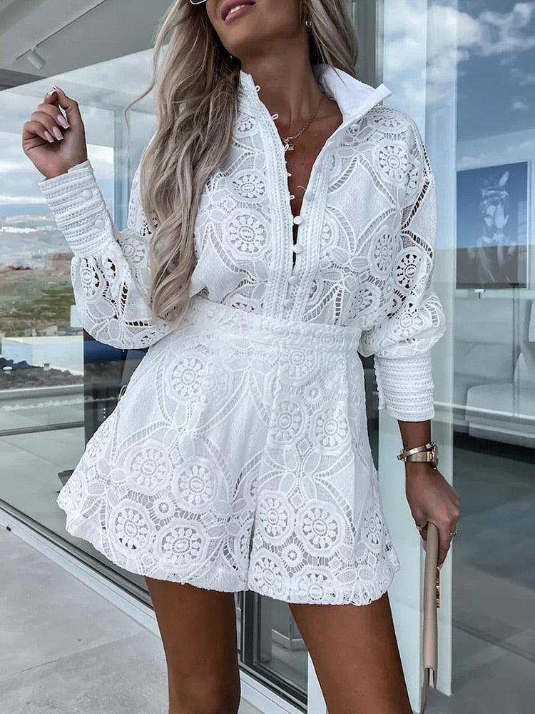 Aurora – Conjunto em Renda com Blusa e Shorts Elegantes