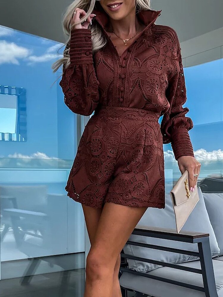 Aurora – Conjunto em Renda com Blusa e Shorts Elegantes