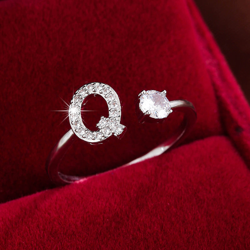 Nova – Bague aberta moderna com inicial