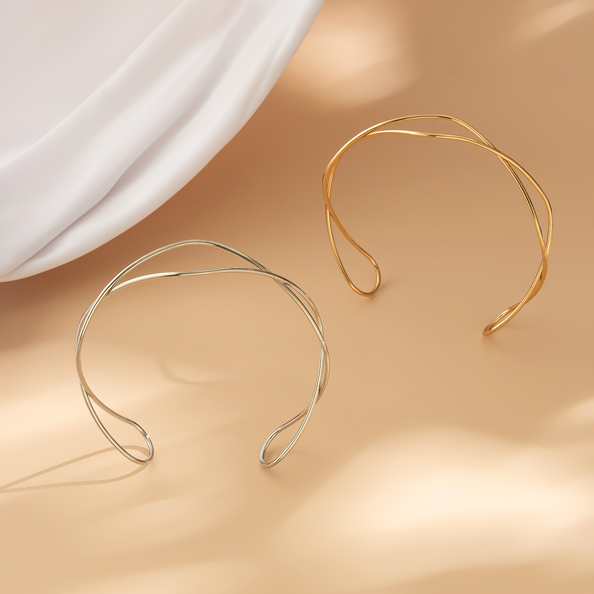 Colar em fio trançado - Choker moderno