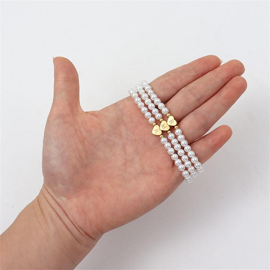 Bracelete de pérolas com iniciais gravadas - Bracelete de pérolas em forma de coração personalizado