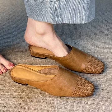 Nora - Sandálias Estilosas Fechadas de Tecido