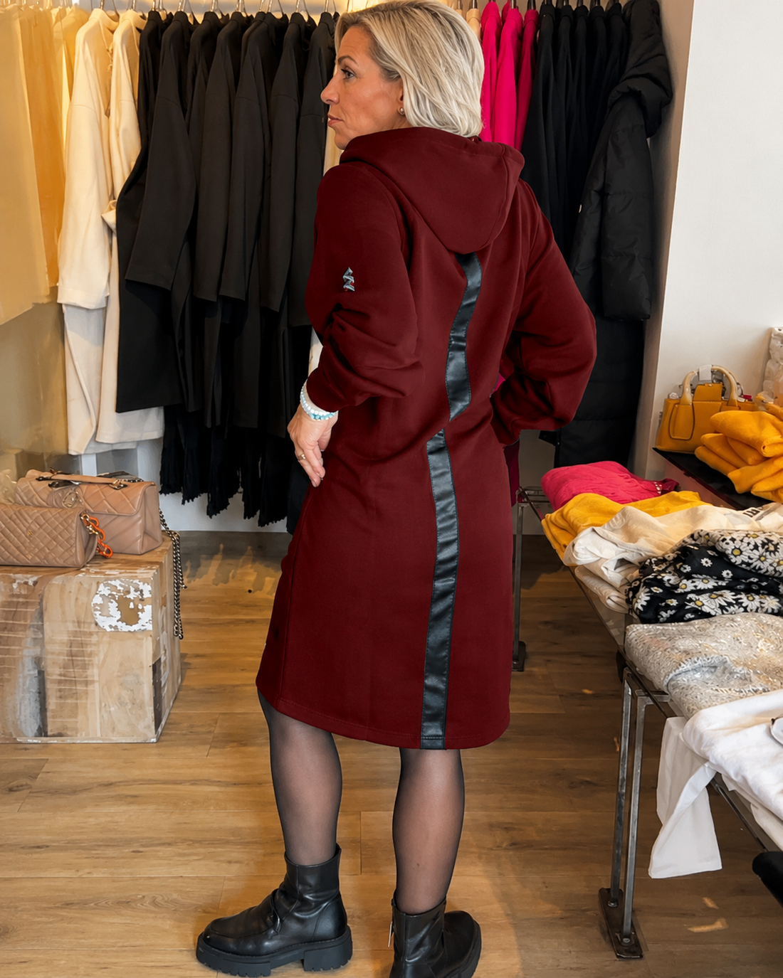 Annette - Vestido Estiloso com Capuz