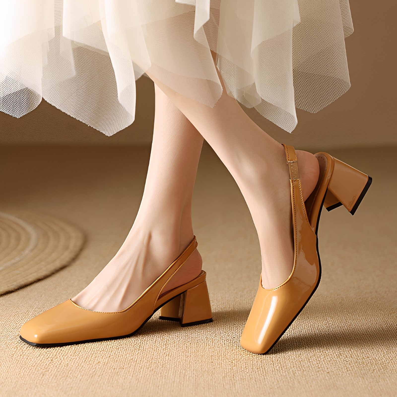 Kristen - Saltos Elegantes com Bico Quadrado