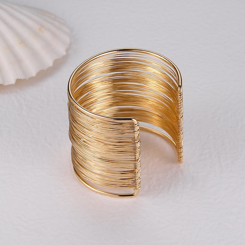 Nadine – Bracelete dourado de estilo vintage