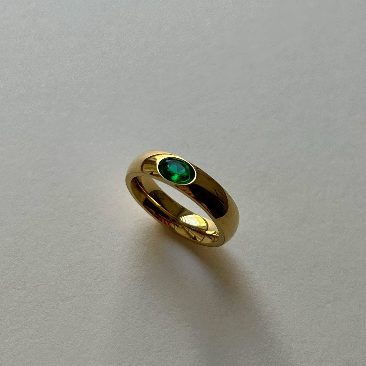 Bague com pedra preciosa