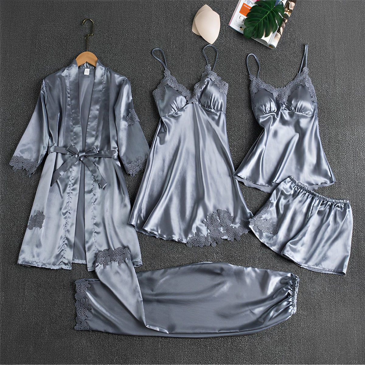 Roxy – Conjunto de Pijamas Elegante e Sedutor para Mulheres