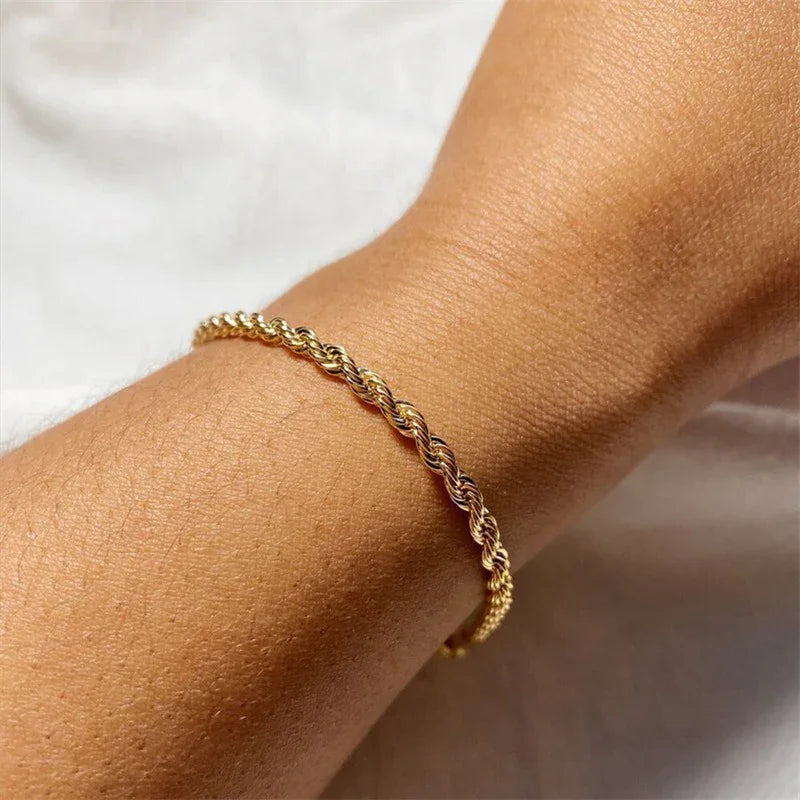 Gigi – Bracelete em elos de corda dourada elegante