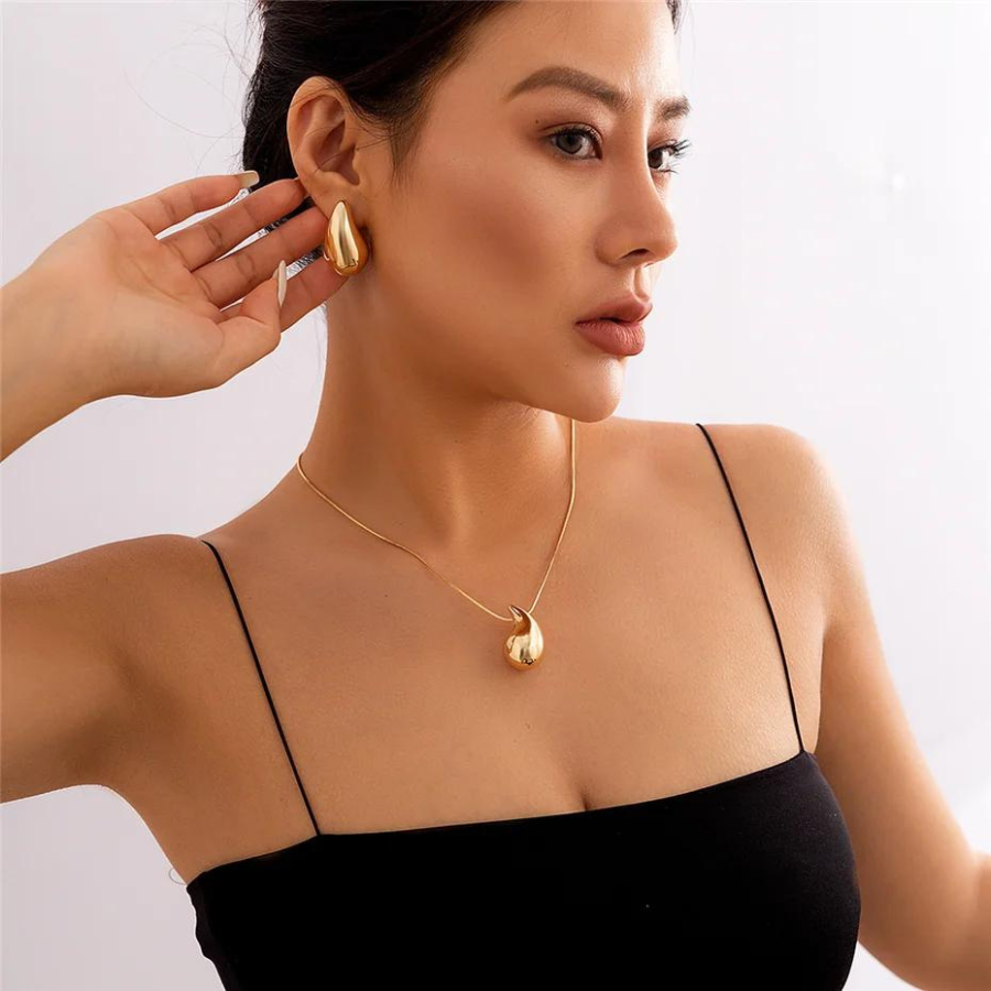 Colar de gotas de água de grande tamanho - Colar dourado com pendente de gota de água