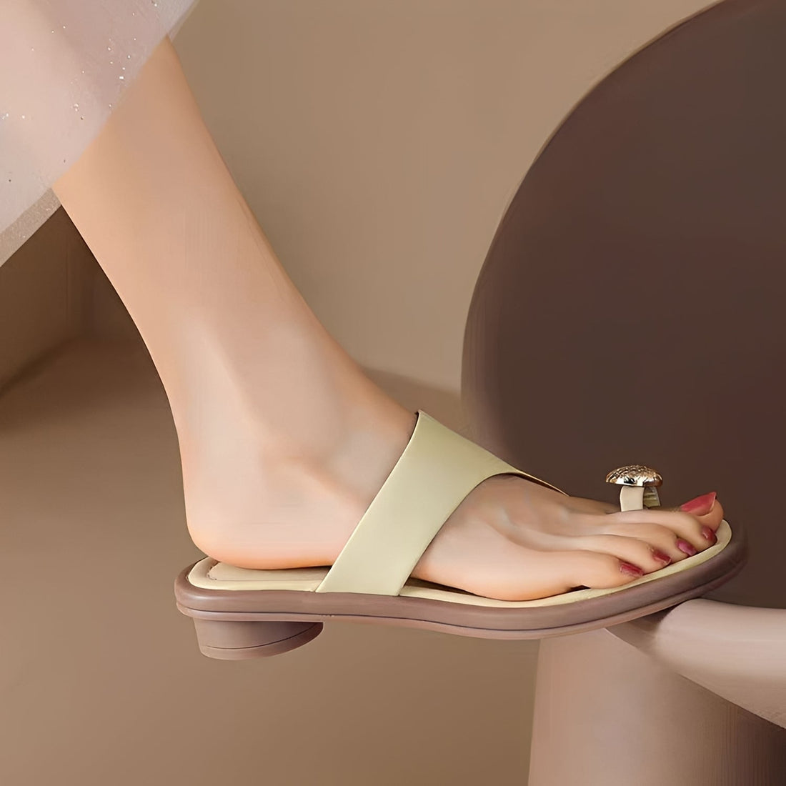 Deanna - Chinelos Elegantes com Fivela