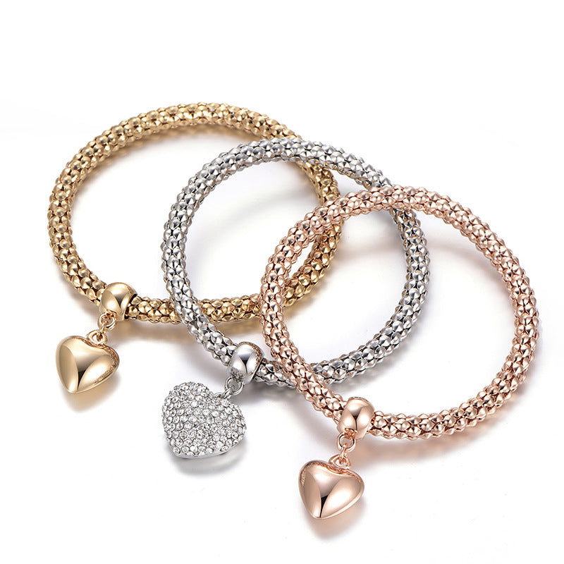 Aria – Bracelete em metal com corações sólidos