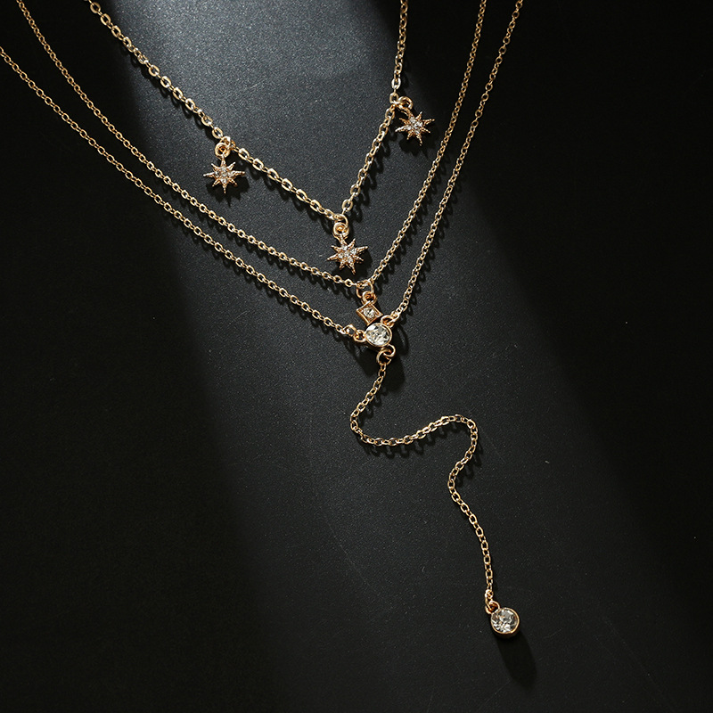 Colar em camadas com charms de estrela boho