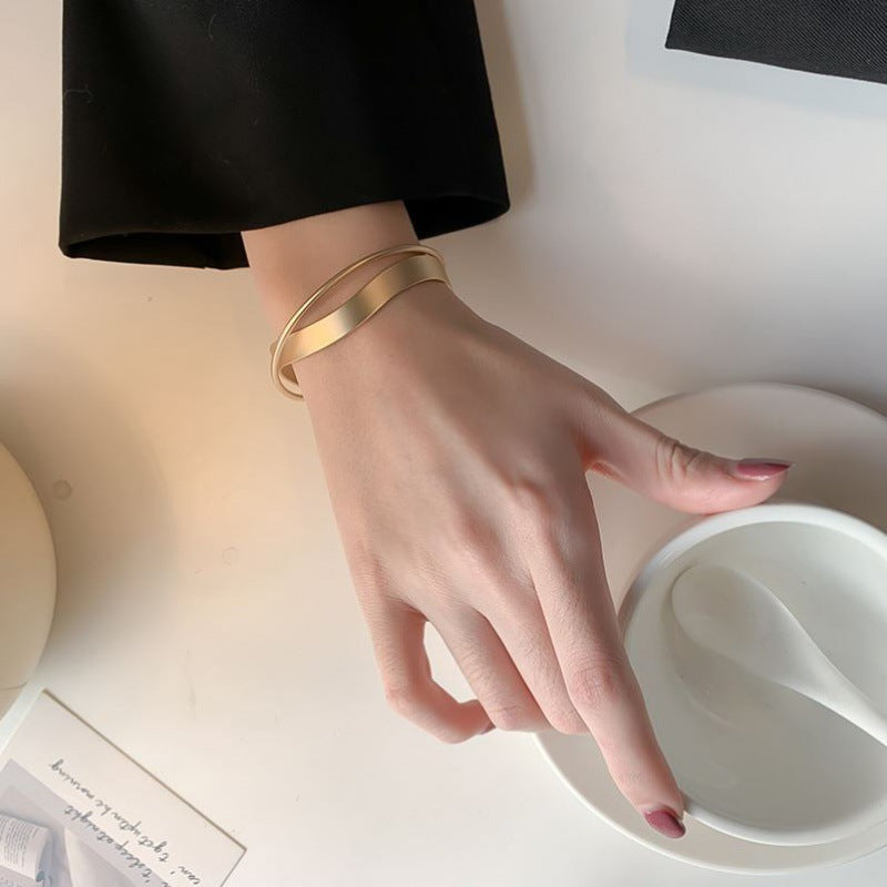 Liora – Bracelete minimalista brilhante