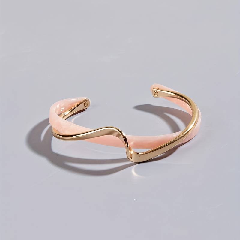 Bracelete ondulado com incrustações decorativas