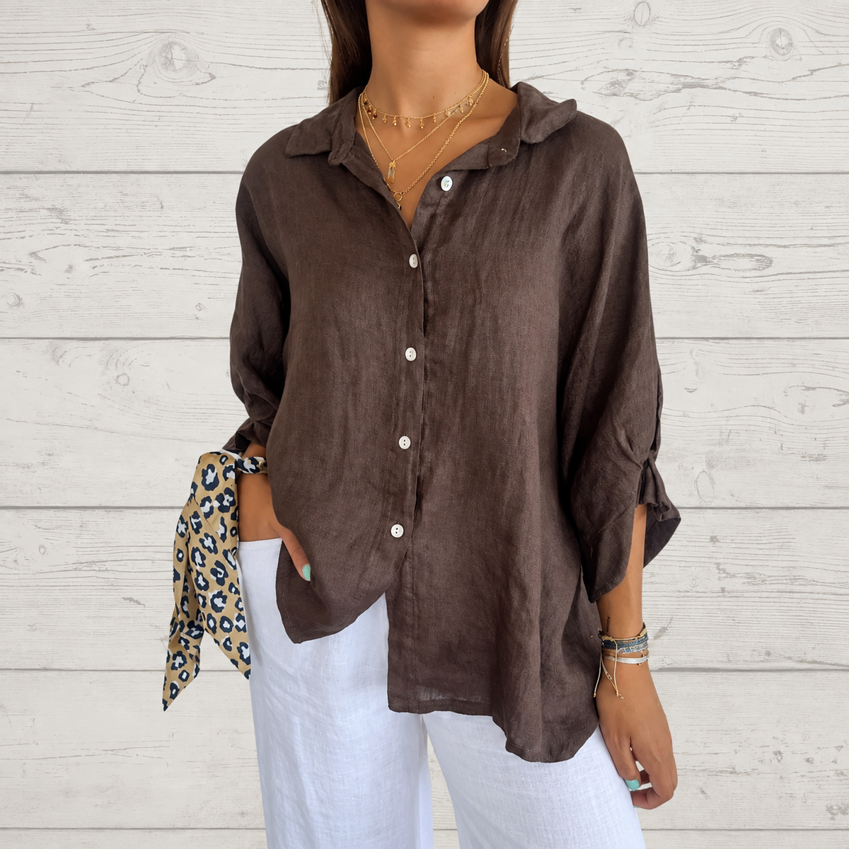 Madison - Blusa Elegante com Design Clássico e Botões
