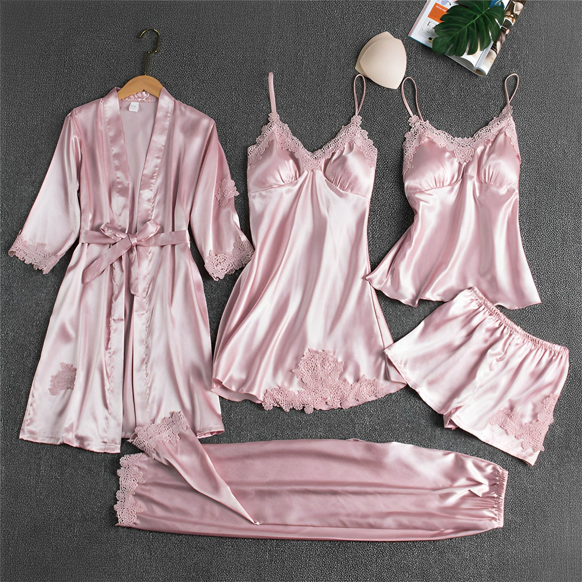 Roxy – Conjunto de Pijamas Elegante e Sedutor para Mulheres