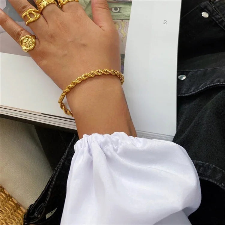 Gigi – Bracelete em elos de corda dourada elegante