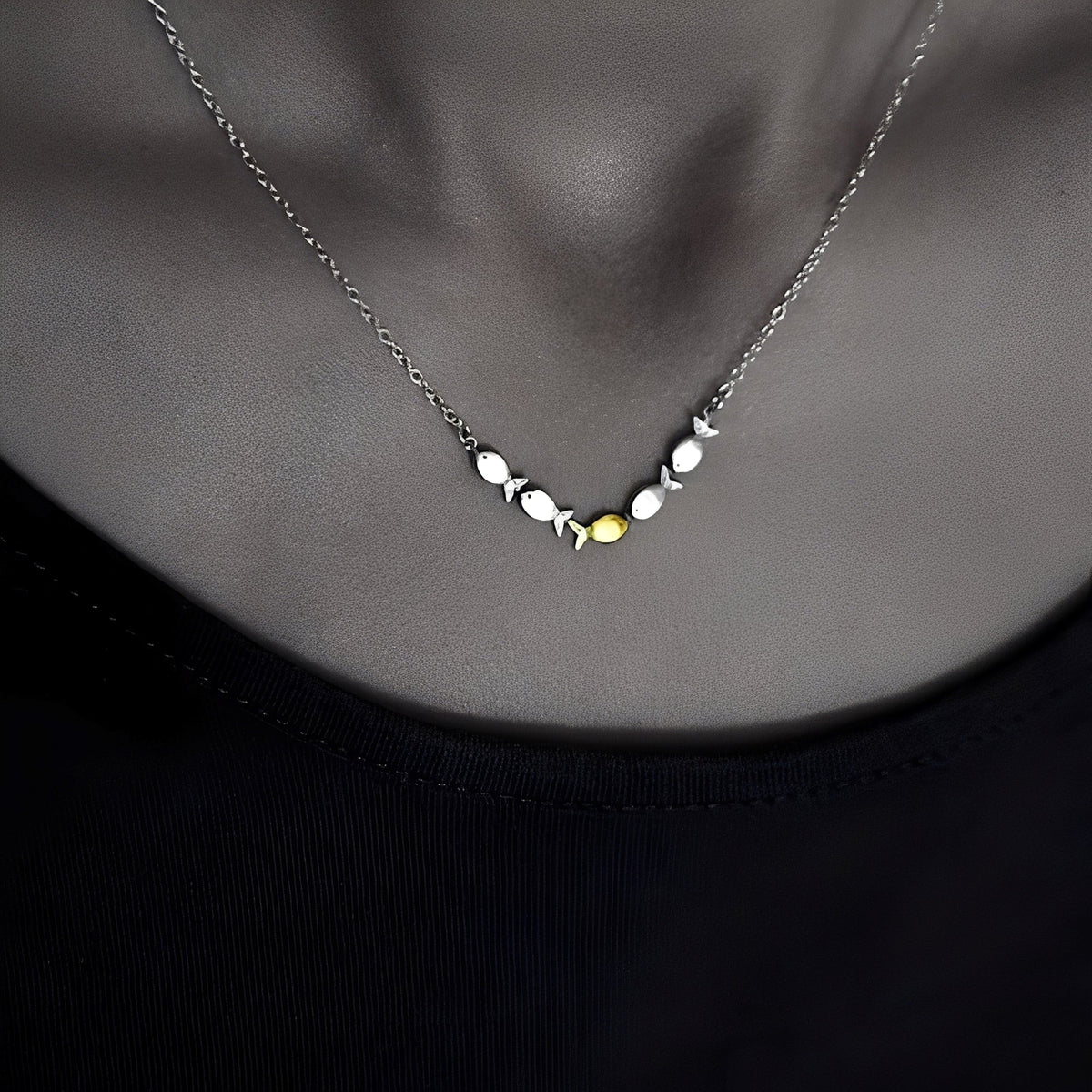 Amandine – Colar elegante de peixe dourado