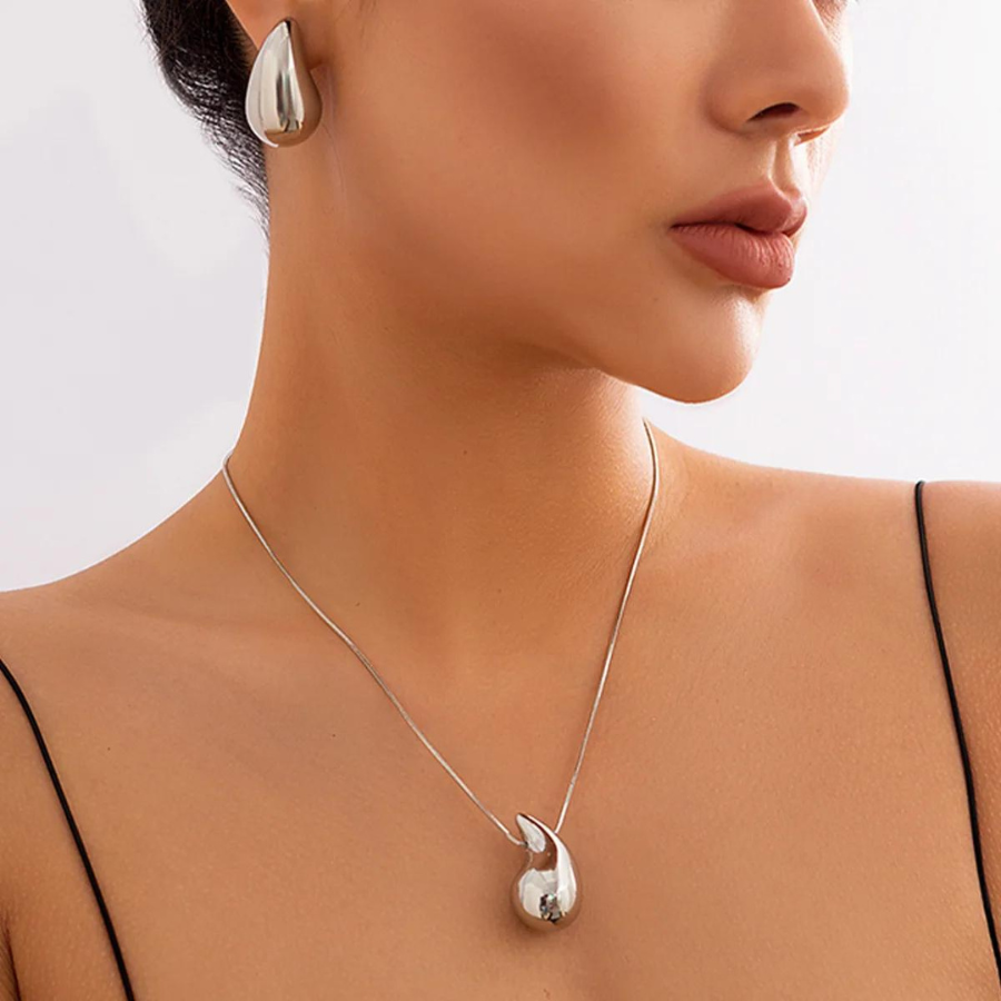 Colar de gotas de água de grande tamanho - Colar dourado com pendente de gota de água