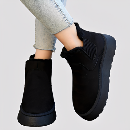 Henie - Warm, wool-lined boots for women