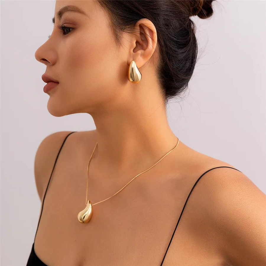 Colar de gotas de água de grande tamanho - Colar dourado com pendente de gota de água