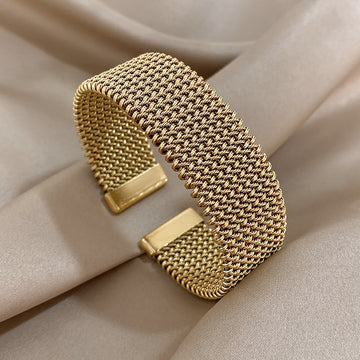 Raya – Bracelete com cabo gravado