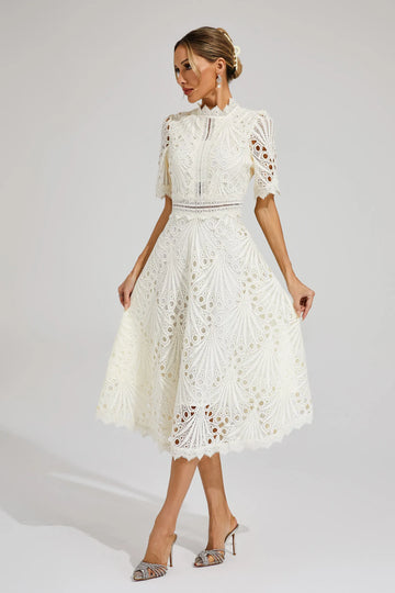 Pierre - Vestido midi renda e refinamento