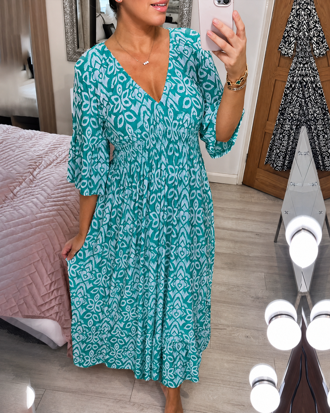 Yvonne - Vestido Elegante com Babados