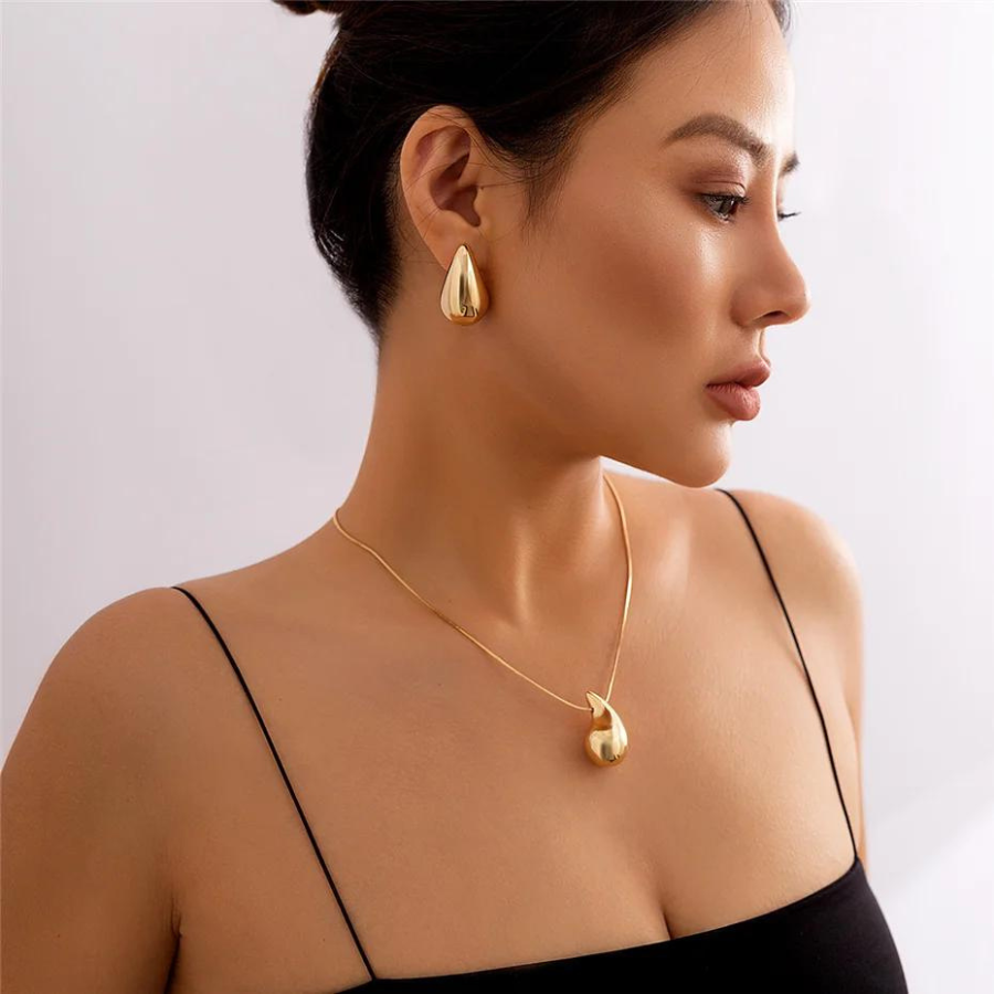 Colar de gotas de água de grande tamanho - Colar dourado com pendente de gota de água