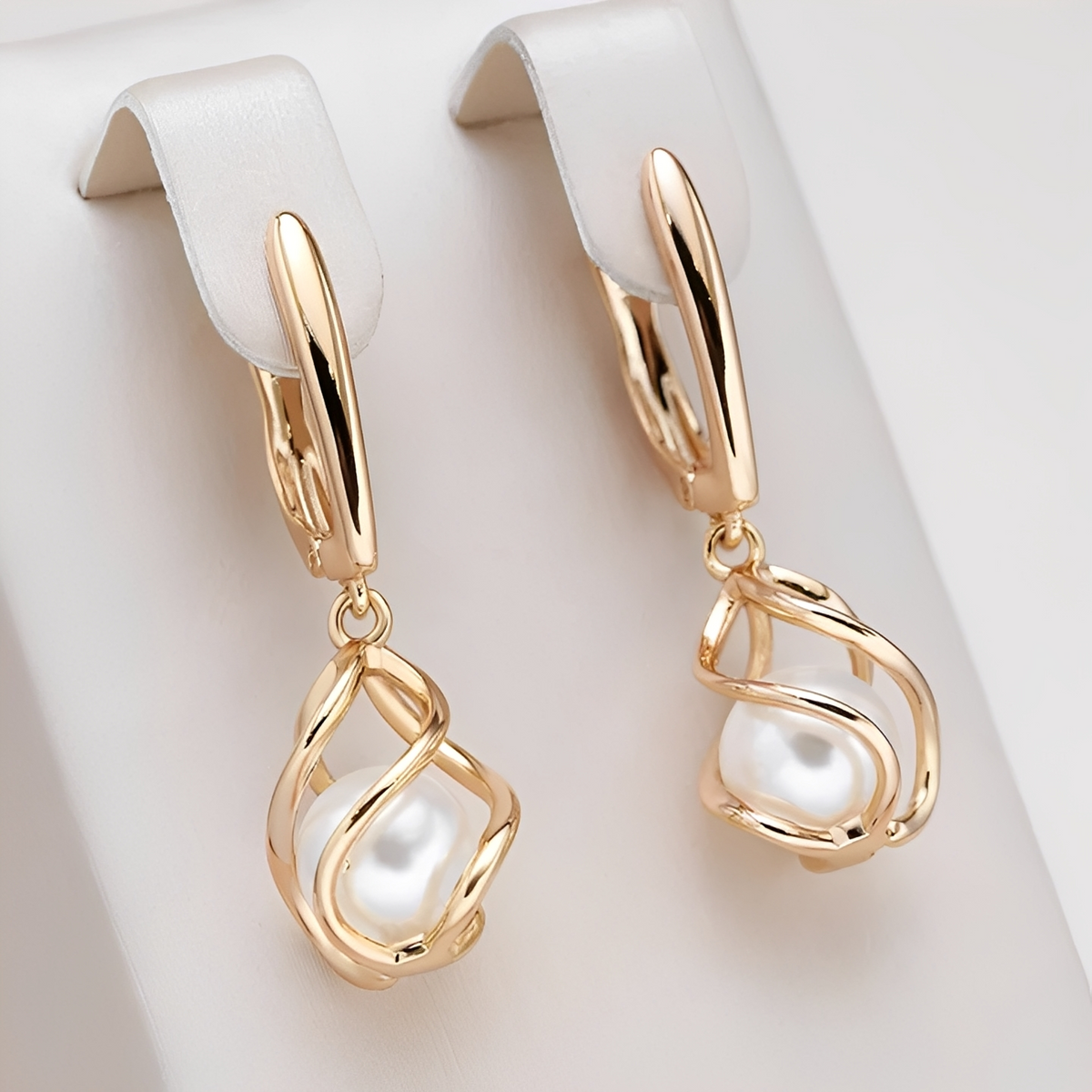 Elena – Brincos elegantes em pérolas em ouro