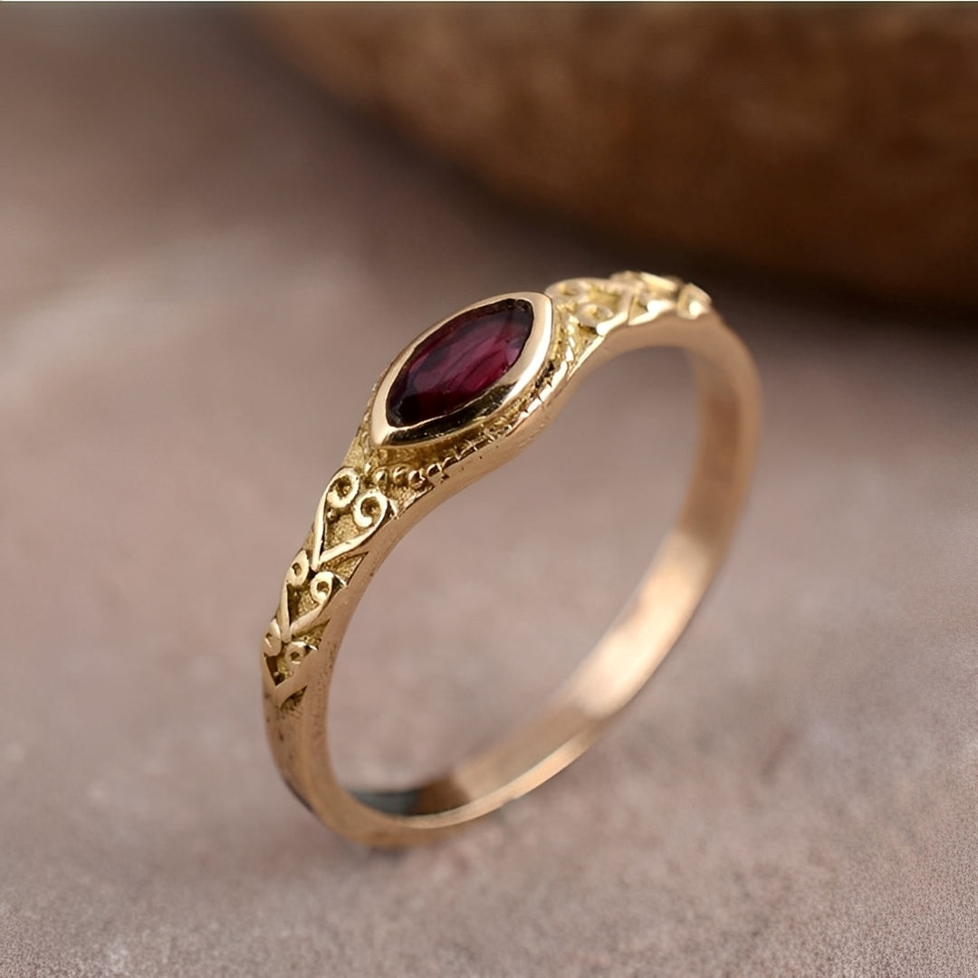 Olga – Bague em ouro com pedra retrô vermelha