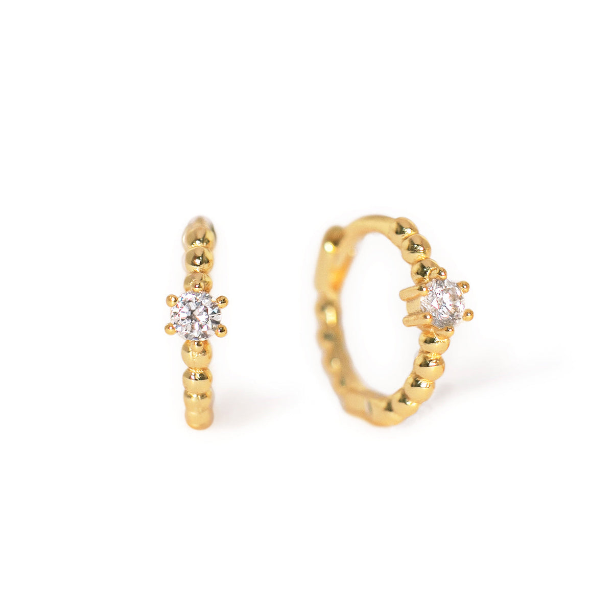 Pave Perla – Brincos Huggie Elegantes