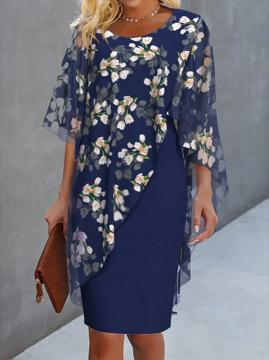 Lea – Vestido Curto com Flores e Capa