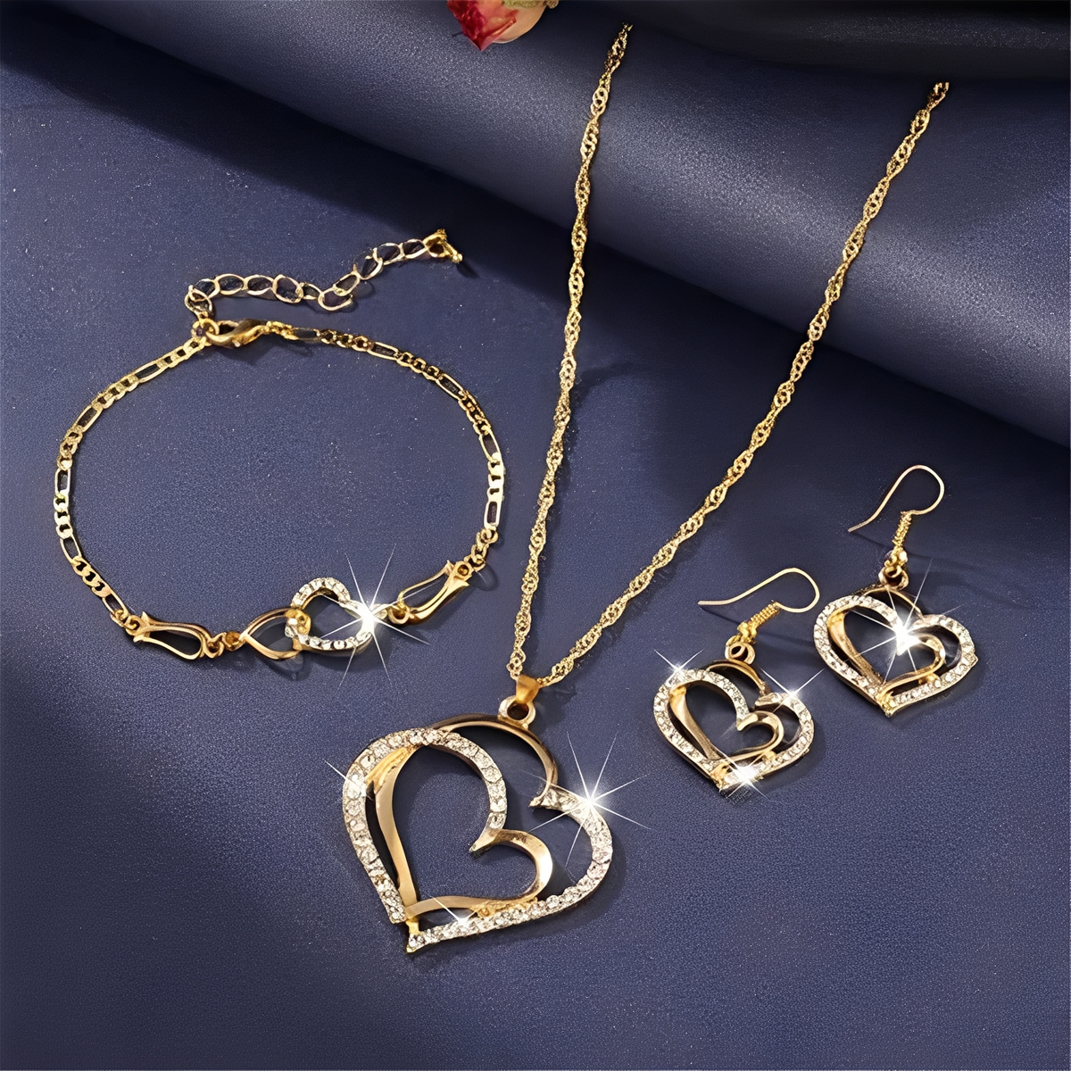 Celia – Conjunto Colar & Brincos Romântico em Ouro
