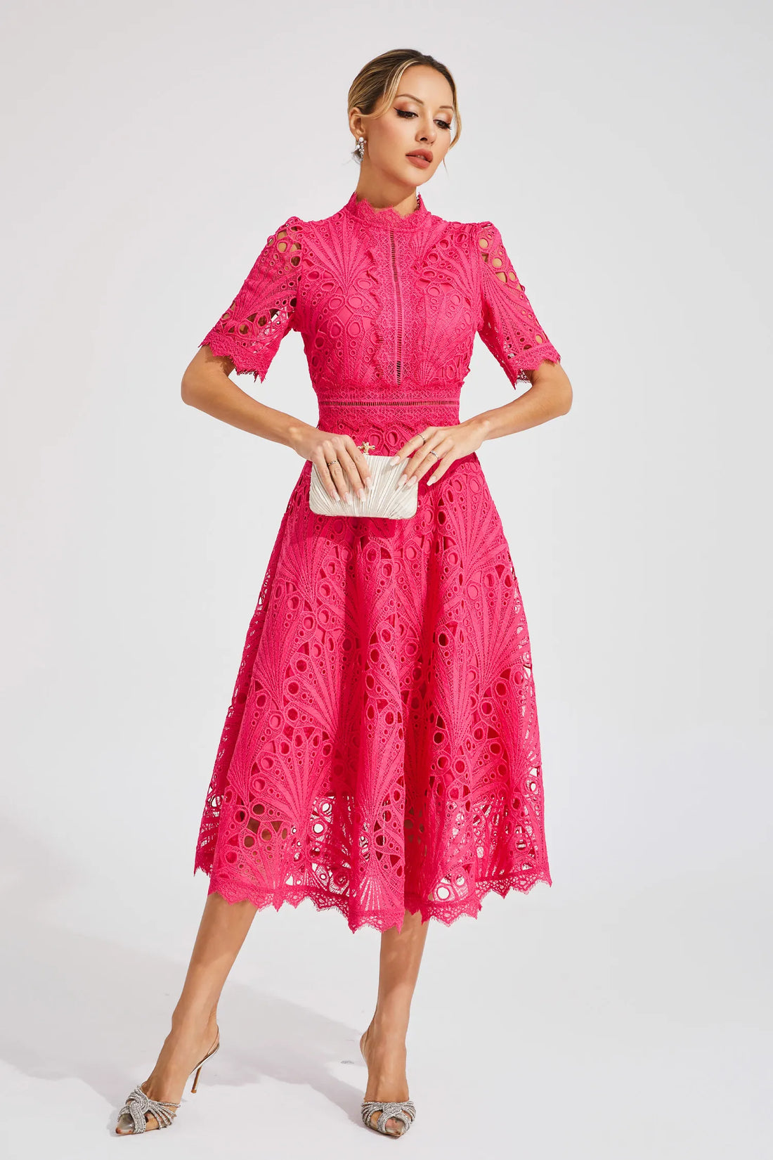 Pierre - Vestido midi renda e refinamento