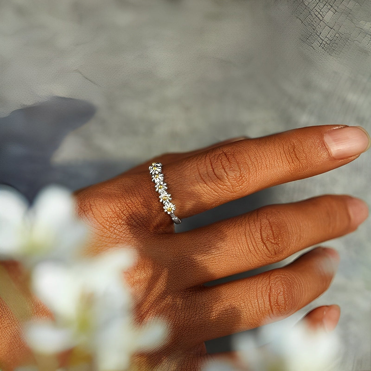 Charlie – Bague ajustável em prata com margaridas pintadas à mão
