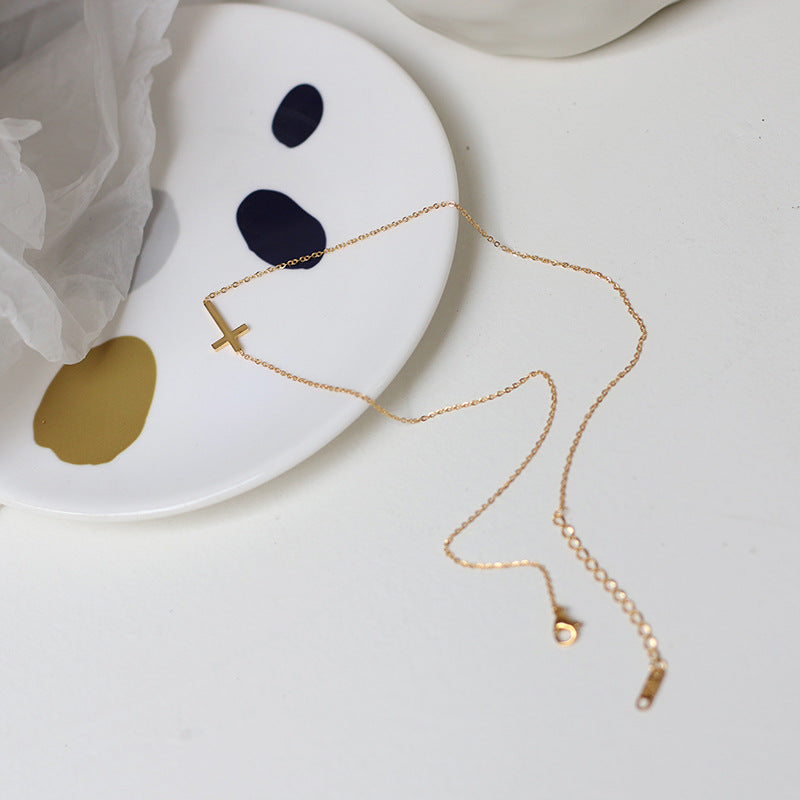 Nelly – Colar cruz minimalista em ouro