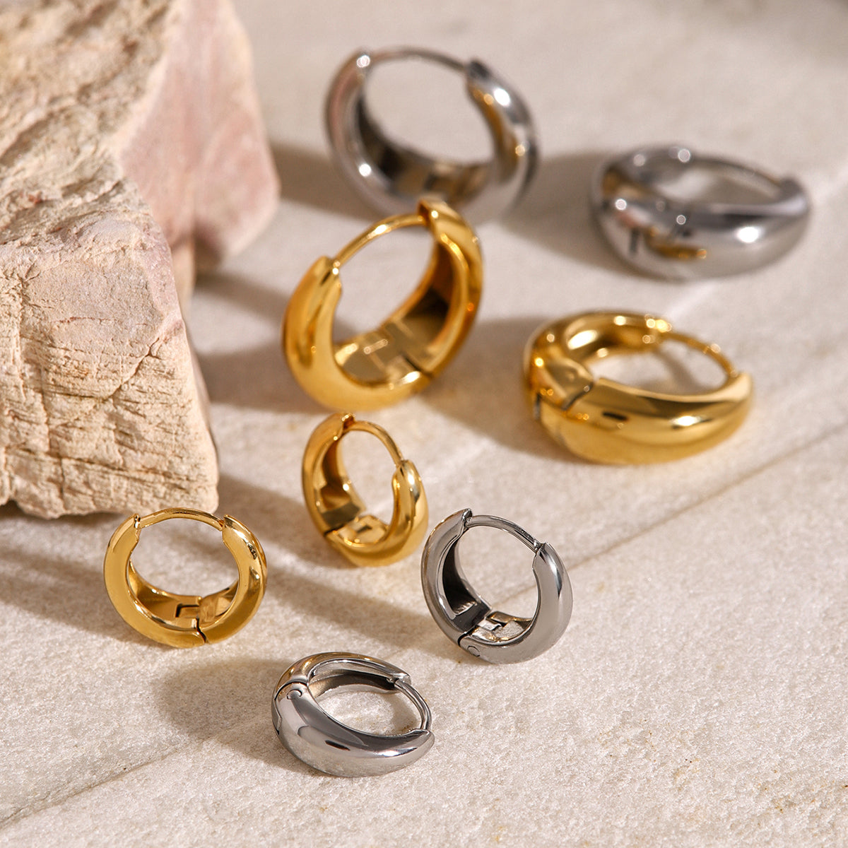 Iris – Crioulos geométricos huggie em ouro