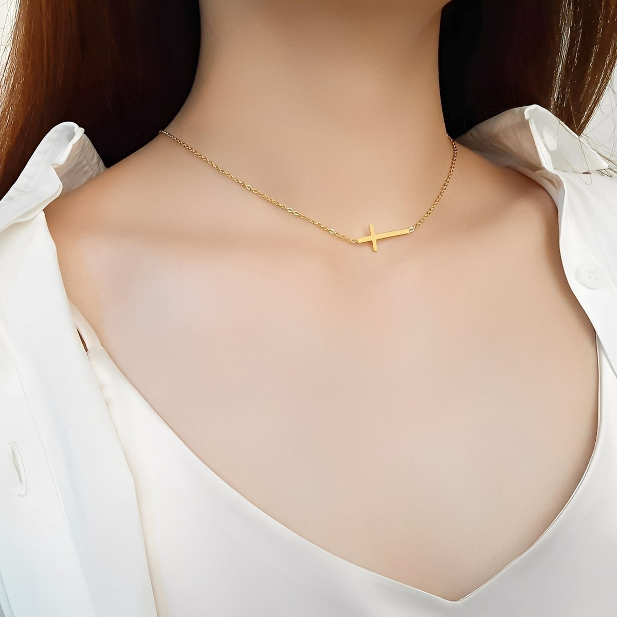 Nelly – Colar cruz minimalista em ouro