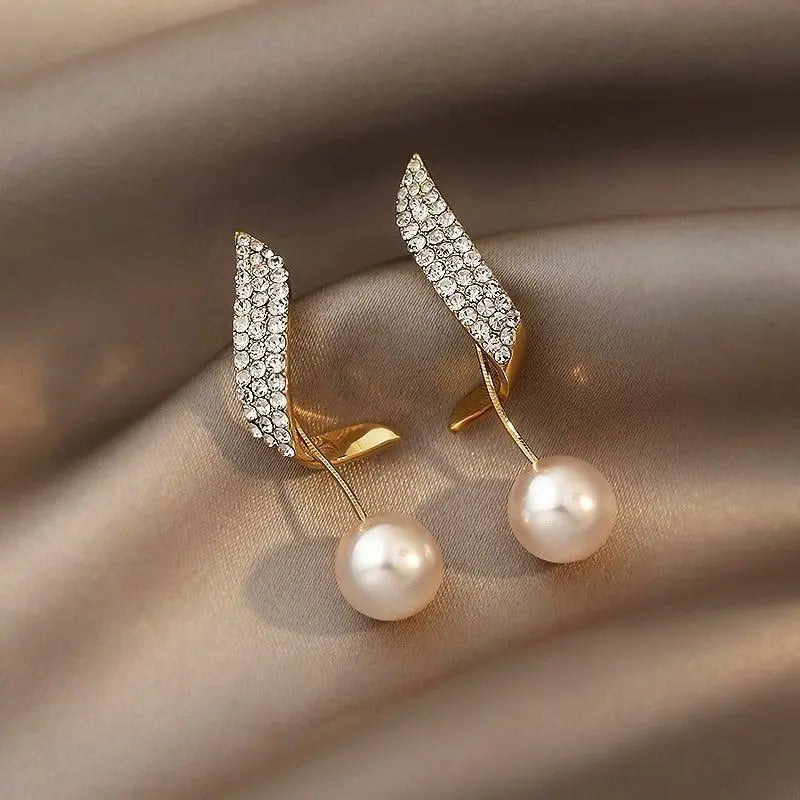 Lumine – Brincos encantadores com pérolas e dourado luxuoso