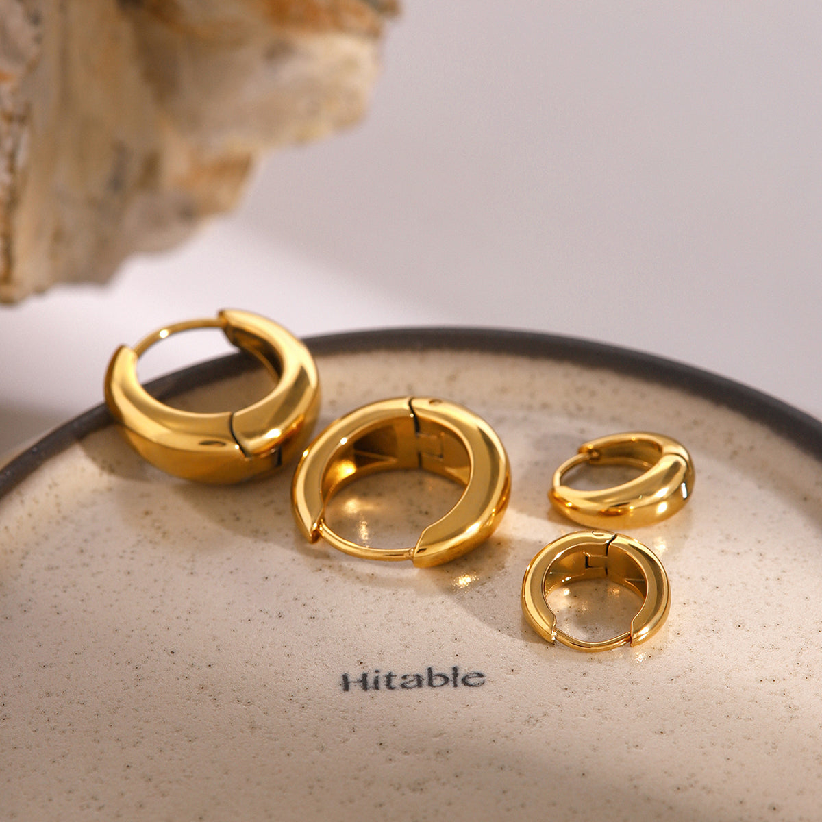 Iris – Crioulos geométricos huggie em ouro