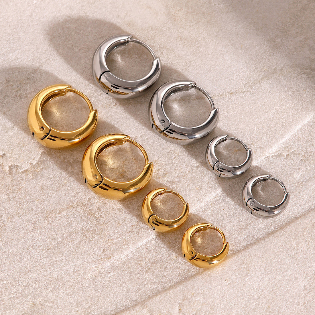 Iris – Crioulos geométricos huggie em ouro