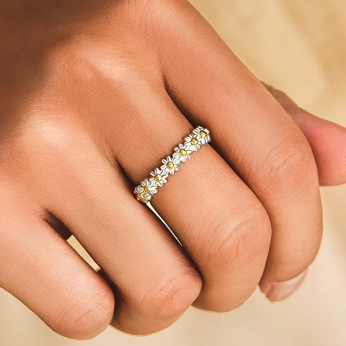 Charlie – Bague ajustável em prata com margaridas pintadas à mão