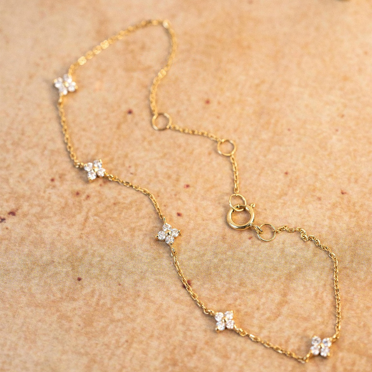 Soline – Bracelete corrente com detalhes brilhantes