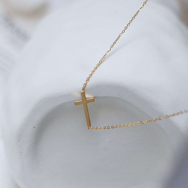 Nelly – Colar cruz minimalista em ouro