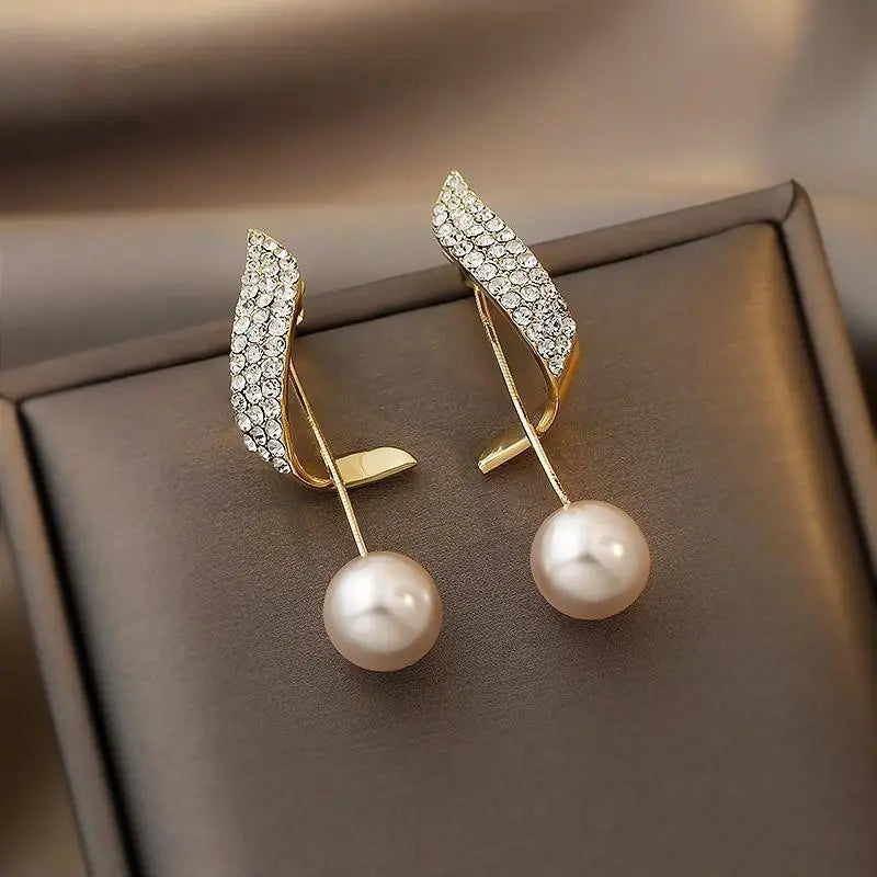 Lumine – Brincos encantadores com pérolas e dourado luxuoso